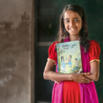 Die Aktion Dreikönigssingen 2026 steht unter dem Motto „Schule statt Fabrik – Sternsingen gegen Kinderarbeit“. Hier ist die zwölfjährige Nour aus Bangladesch zu sehen.